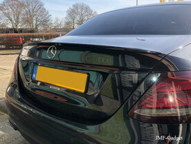 Mercedes&nbsp;E-Klass W213 AMG Styling Koffer Spoiler in Kleur